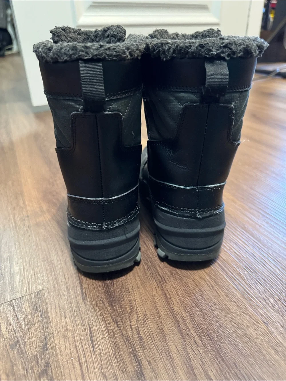 Target kid’s Thermolite waterproof winter snow boots w quick toggle stretch lace
